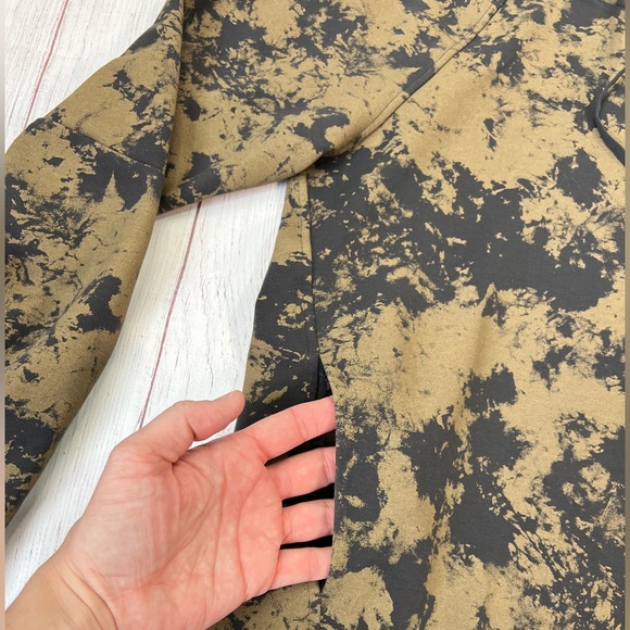 Lululemon Men's City Sweat Pullover Hoodie - Small - black tan hooded sweatshirt - Picture 15 of 15